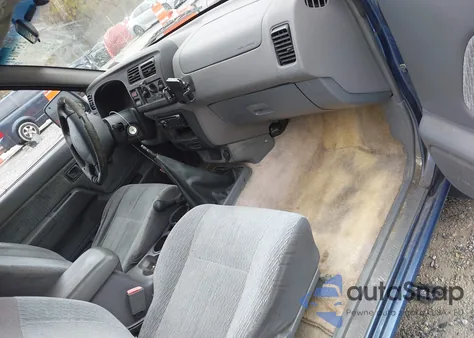 2000 Nissan Frontier Se-V6/Xe-V6 z USA, uszkodzony, nr VIN 1N6ED27Y2YC318923